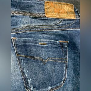 Diesel Lowky Jeans. Regular straight leg, low waist, stretch women’s 27W 32L